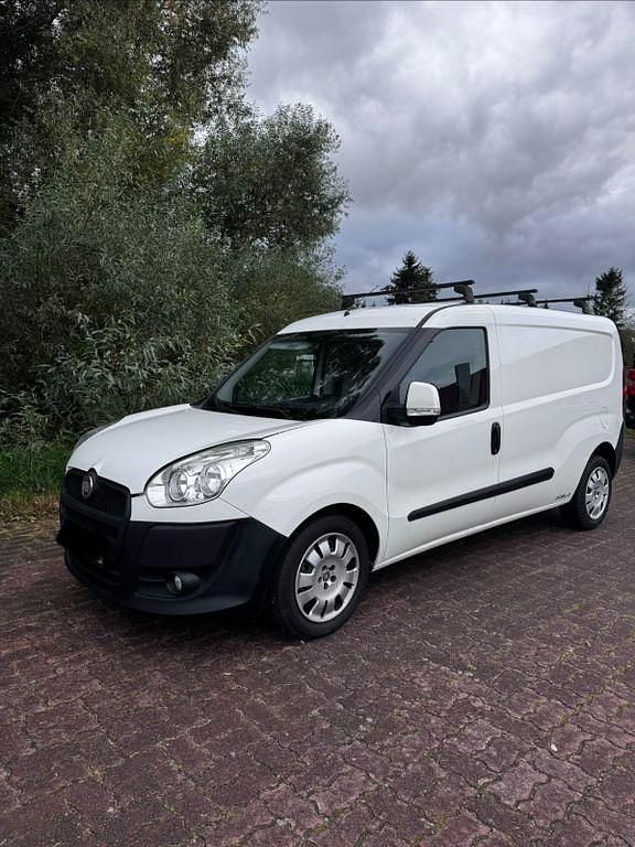 Weiß Gebraucht 2012 Fiat Doblò Van / Kleinbus | 4.950 € (Fairer Preis) - Bild 1/4