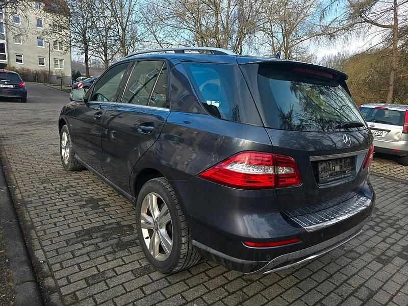 Gebraucht Mercedes ML250 204 PS (150 kW) 2012 Grau SUV