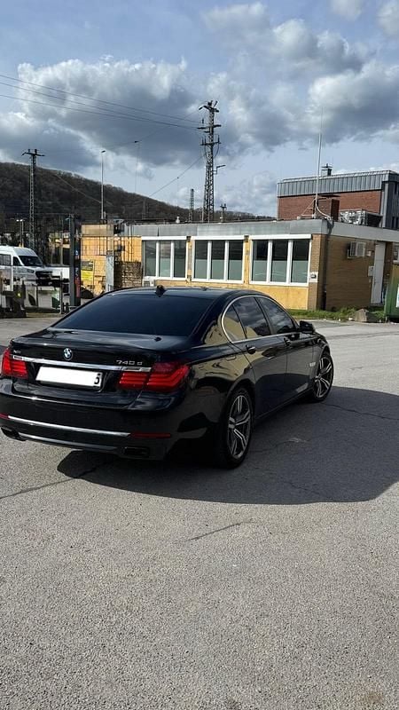 Gebraucht BMW 740 313 PS (230 kW) 2013 Schwarz Limousine