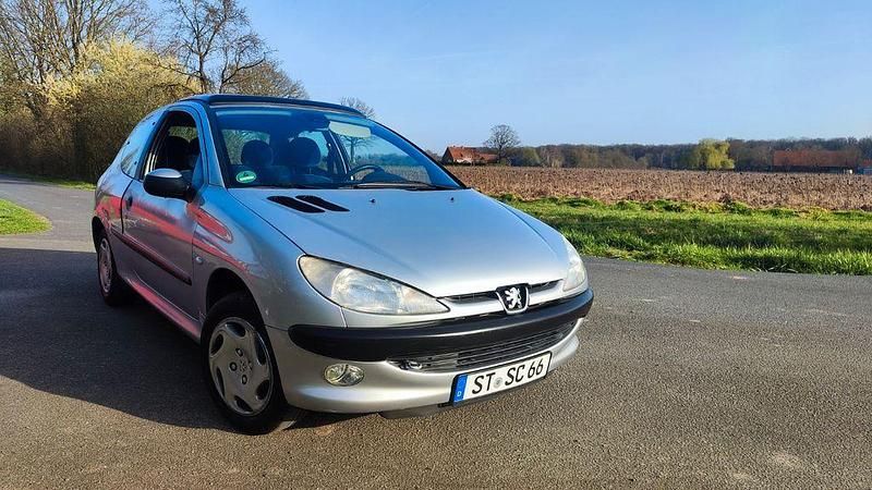 Gebraucht Peugeot 206 75 PS (55 kW) 1999 Silber Kleinwagen