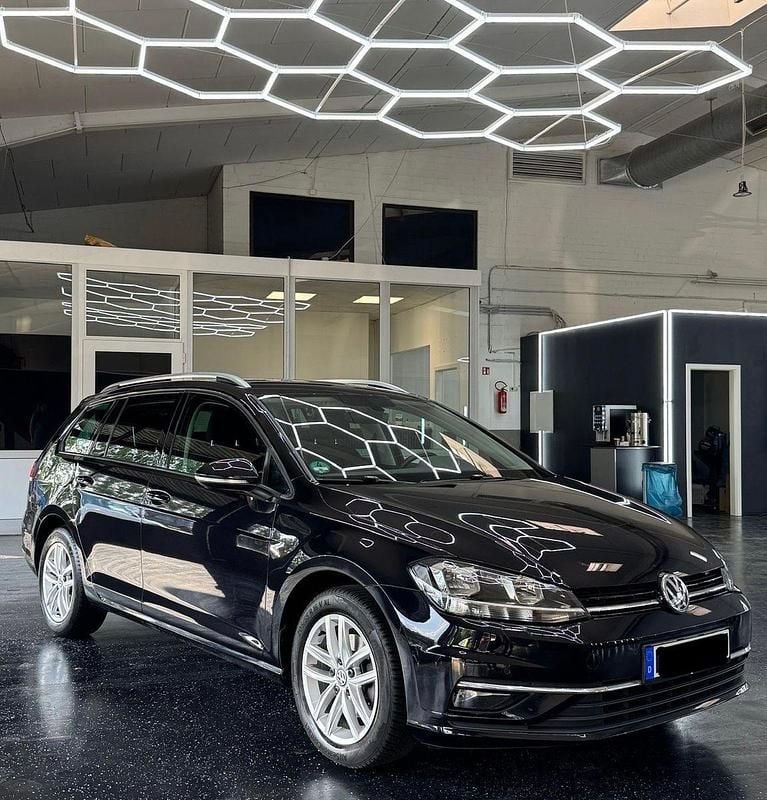 Schwarz Gebraucht 2017 VW Golf VII Kombi | 7.500 € (Guter Preis) - Bild 1/4