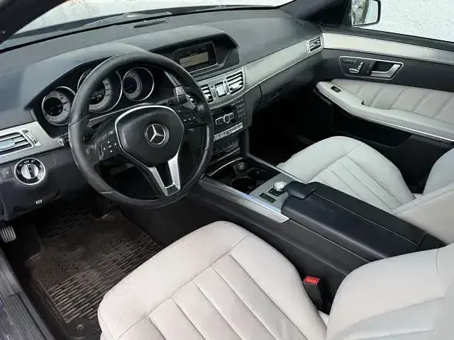 Gebraucht Mercedes E300 Avantgarde 231 PS (169 kW) 2013 Blau Limousine