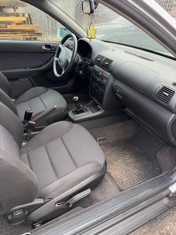 Gebraucht Audi A3 Ambiente 102 PS (75 kW) 2001 Silber Kleinwagen