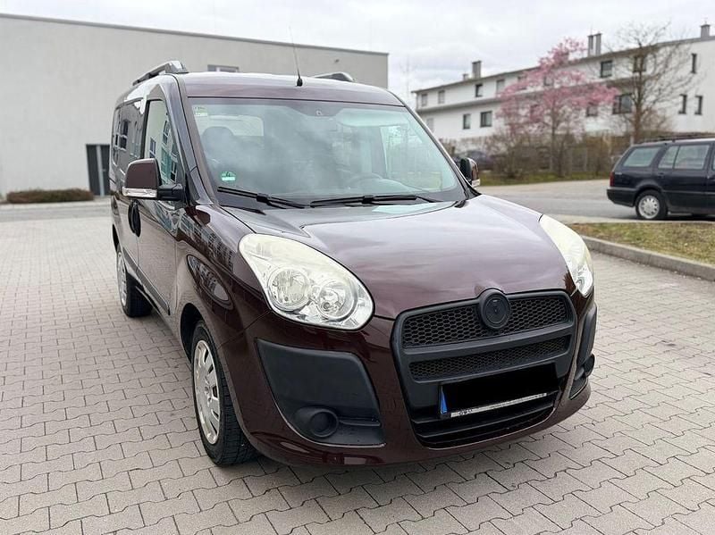 Gebraucht Fiat Doblò 95 PS (69 kW) 2011 Rot Van / Kleinbus