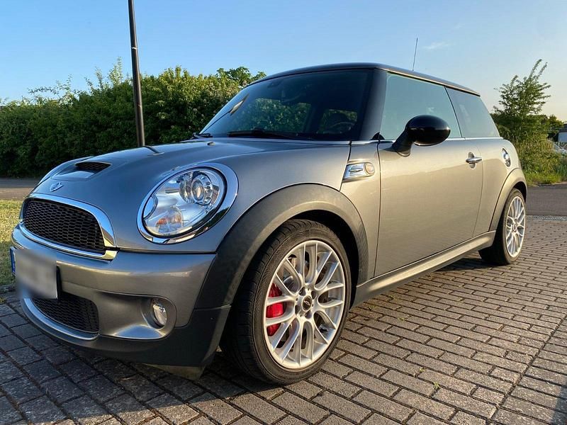 Grau Gebraucht 2009 Mini John Cooper Works Kleinwagen | 7.950 € - Bild 1/4