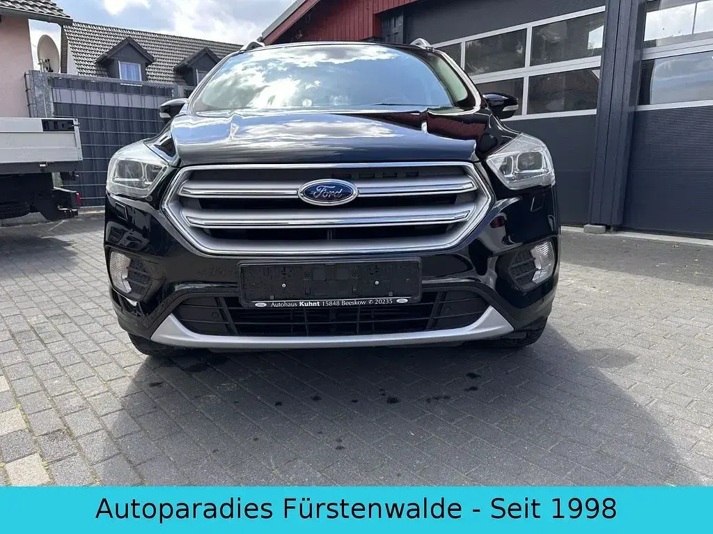 Gebraucht Ford Kuga Titanium 179 PS (131 kW) 2017 Schwarz SUV