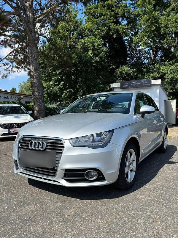 Silber Gebraucht 2012 Audi A1 Ambition Kleinwagen | 6.500 € (Superpreis) - Bild 1/4