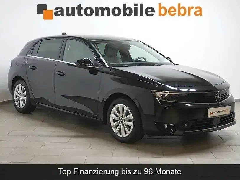 Używany Opel Astra Elegance 131 KM (96 kW) 2023 Czarny Sedan/Limuzyna