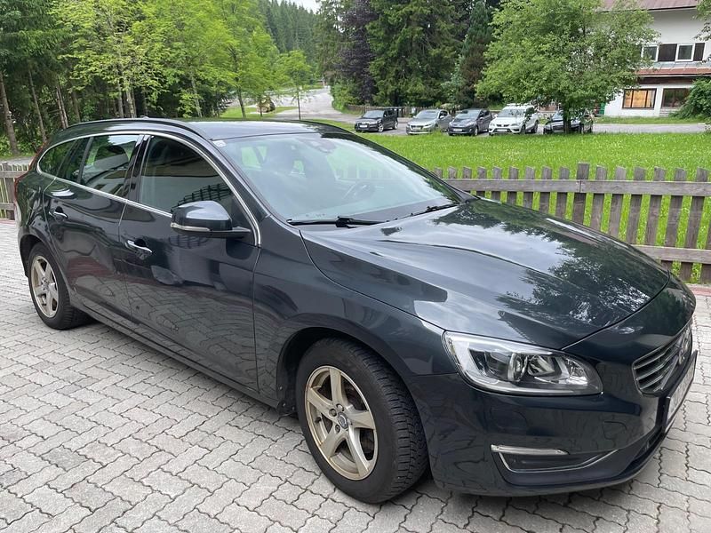 Gebraucht Volvo V60 190 PS (139 kW) 2017 Grau Kombi