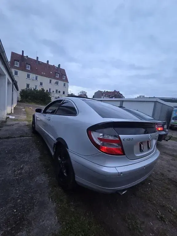 Gebraucht Mercedes C180 143 PS (105 kW) 2006 Schwarz Coupé