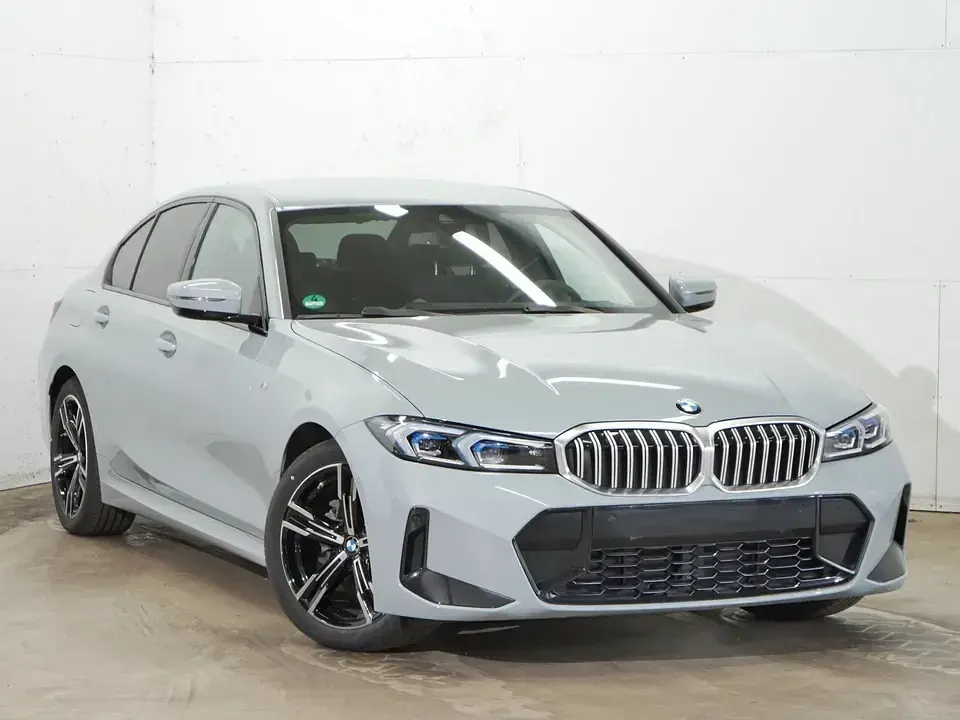 Gebraucht BMW 318 M Sport 150 PS (110 kW) 2025 M brooklyn grau Limousine