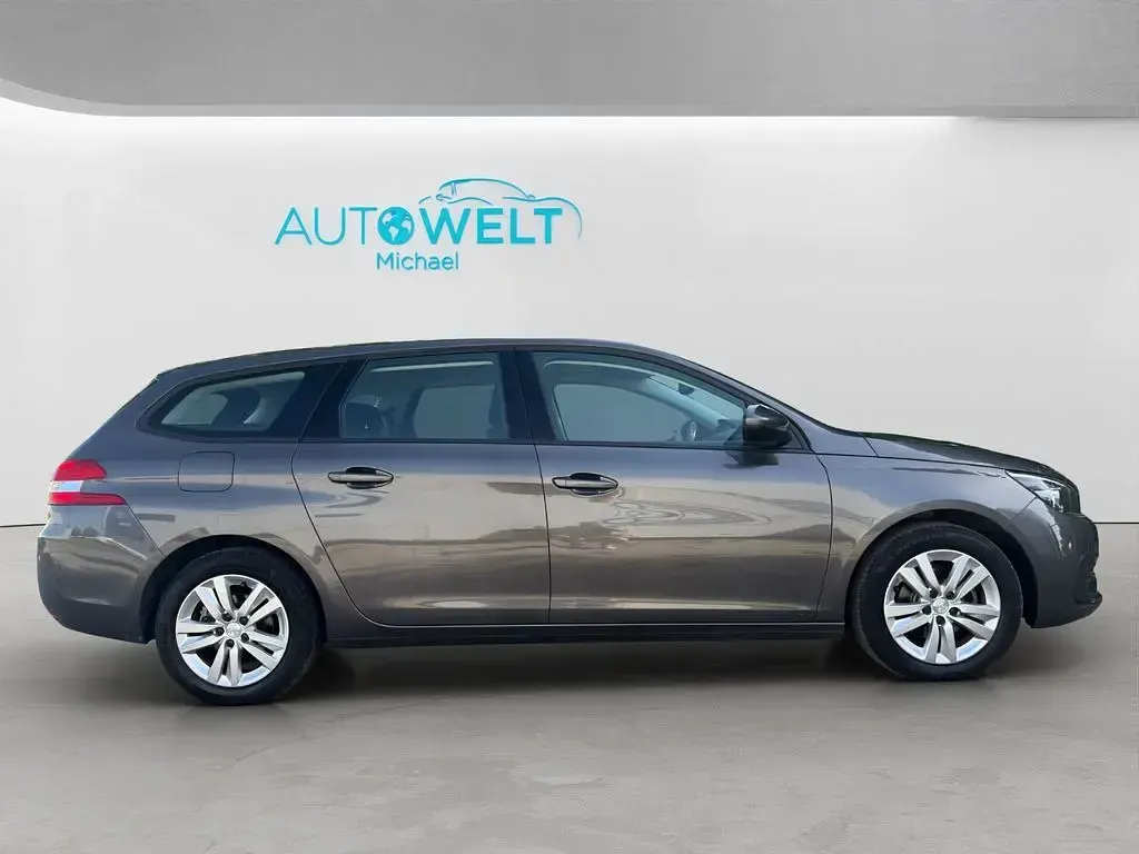 Gebraucht Peugeot 308 SW Active 131 PS (96 kW) 2021 Grau Kombi