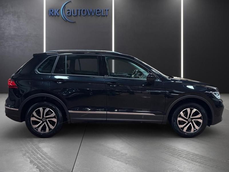 Gebraucht VW Tiguan Active 150 PS (110 kW) 2022 Schwarz SUV