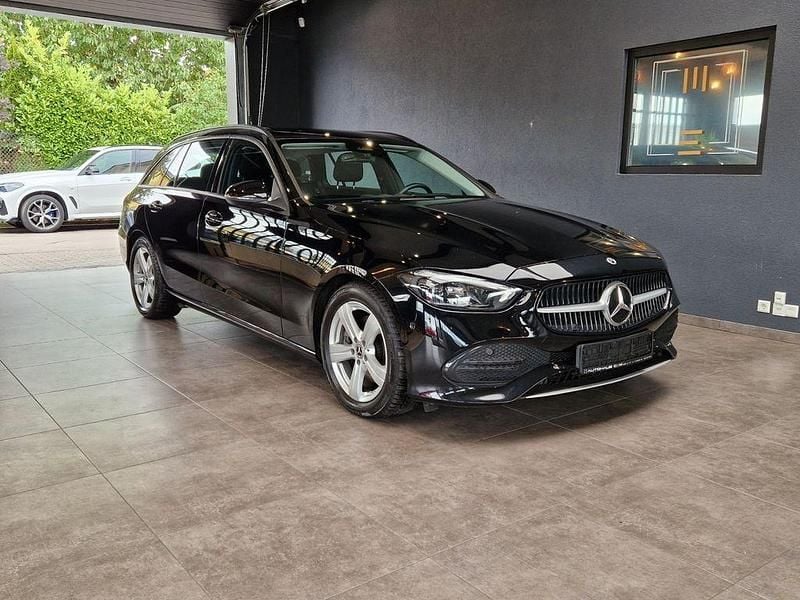 Schwarz Gebraucht 2022 Mercedes C200 Limousine | 25.990 € (Superpreis) - Bild 1/2