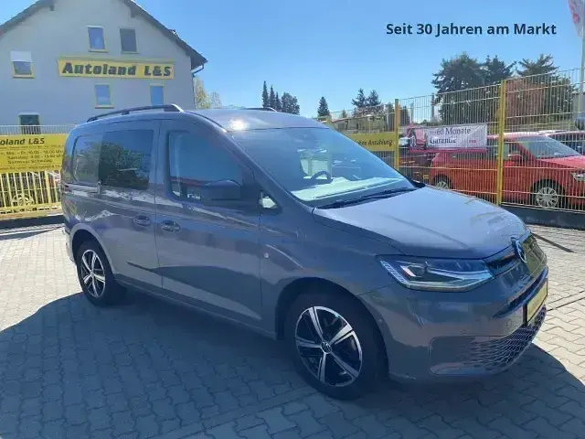 Używany VW Caddy 122 KM (89 kW) 2022 Szary Minivan