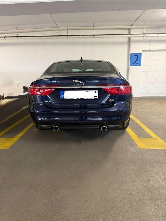 Używany Jaguar XF S 300 KM (220 kW) 2016 Czarny Sedan/Limuzyna