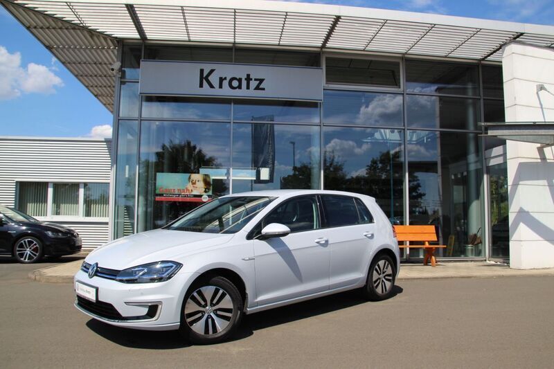 White silver metallic Gebraucht 2018 VW e-Golf Kleinwagen | 24.890 € - Bild 1/4