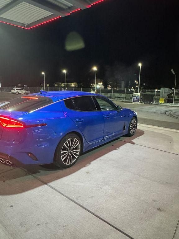 Gebraucht Kia Stinger GT-Line 200 PS (147 kW) 2017 Blau Kleinwagen