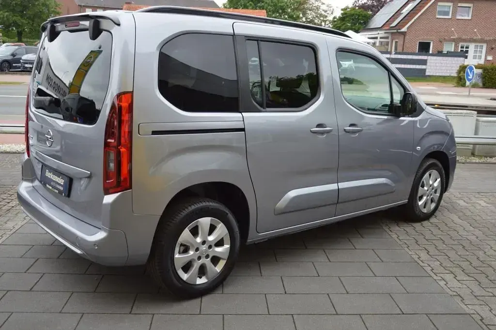 Neu Opel Combo-e Life Ultimate 100 kW (136 PS) 2025 Grau Limousine