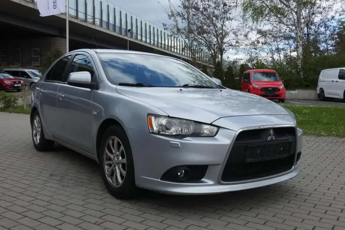 Gebraucht Mitsubishi Lancer Edition 117 PS (86 kW) 2010 Coolsilber (m) Limousine