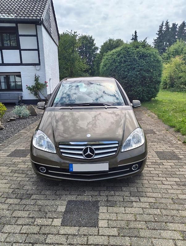 Braun Gebraucht 2009 Mercedes A200 Van / Kleinbus | 5.400 € (Fairer Preis) - Bild 1/4