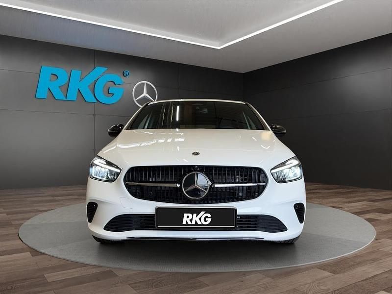 Gebraucht Mercedes B200 Progressive 163 PS (119 kW) 2025 Weiß Van / Kleinbus