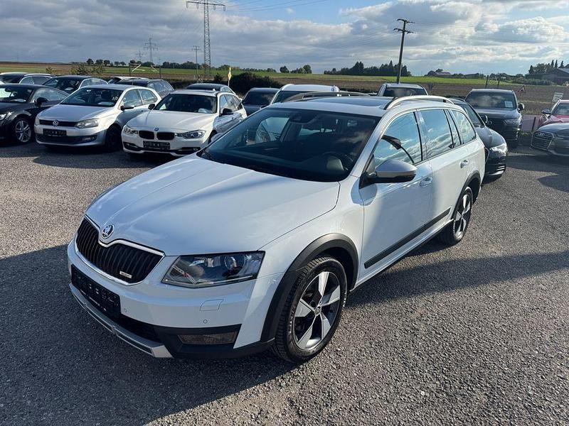 Weiß Gebraucht 2015 Skoda Octavia Scout 4x4 Kombi | 12.490 € (Fairer Preis) - Bild 1/4