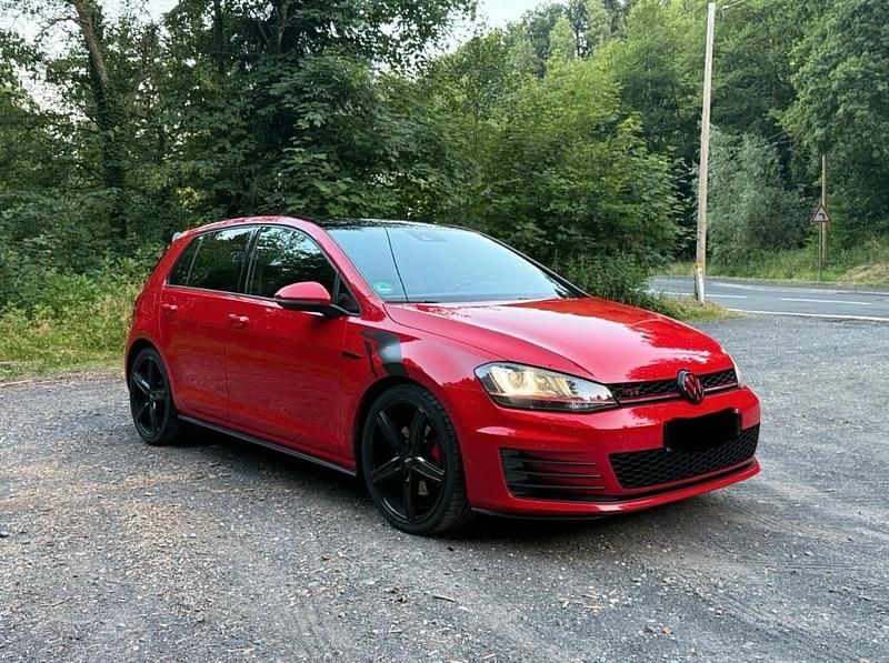 Rot Gebraucht 2016 VW Golf VII GTI Kleinwagen | 16.000 € (Fairer Preis) - Bild 1/4