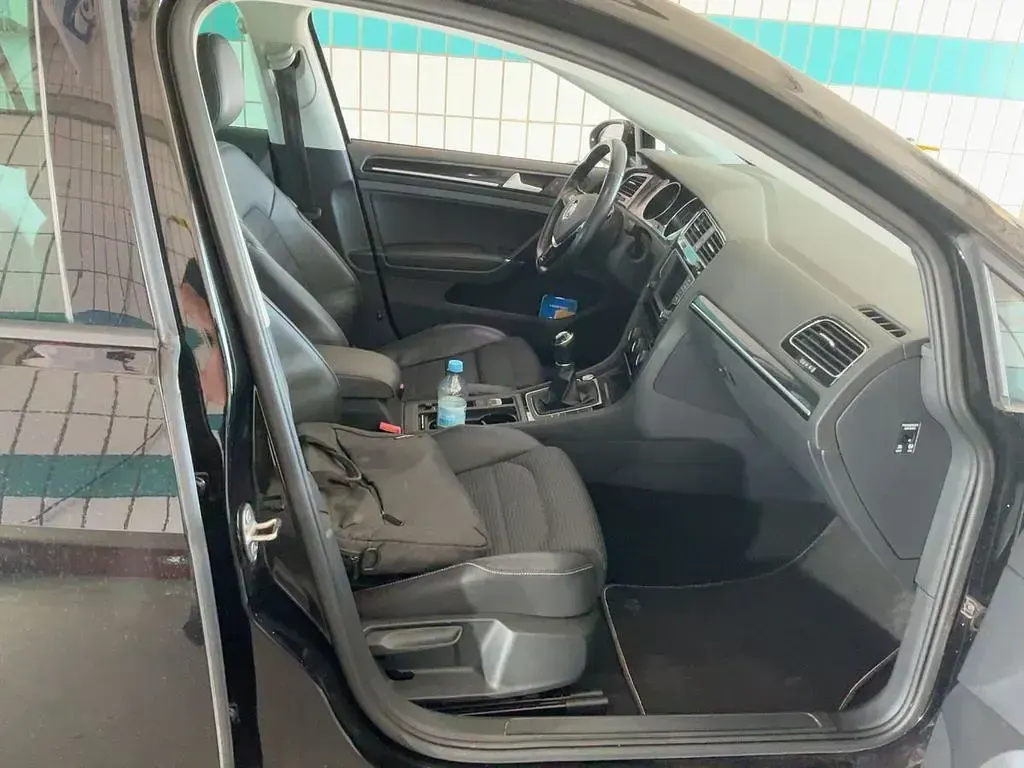 Gebraucht VW Golf VII Highline 125 PS (91 kW) 2015 Schwarz Limousine