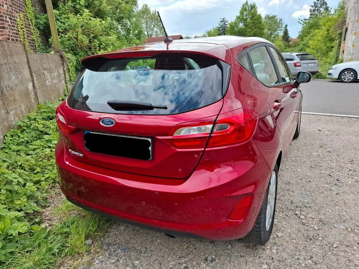 Gebraucht Ford Fiesta Cool & Connect 101 PS (74 kW) 2017 Rot Kleinwagen