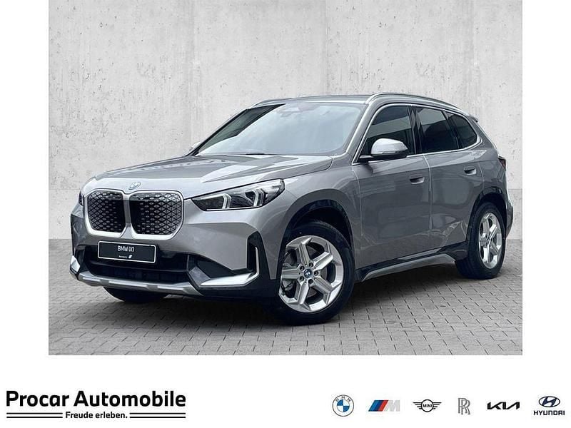Silber Neu 2025 BMW iX1 xLine SUV | 51.630 € (Guter Preis) - Bild 1/4