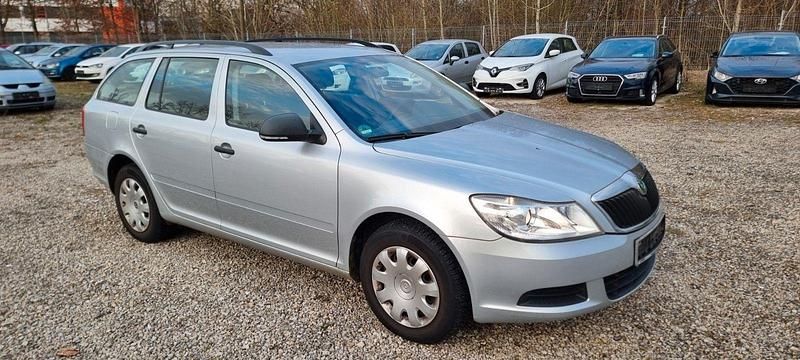 Gebraucht Skoda Octavia Ambiente 122 PS (89 kW) 2011 Grau Kombi
