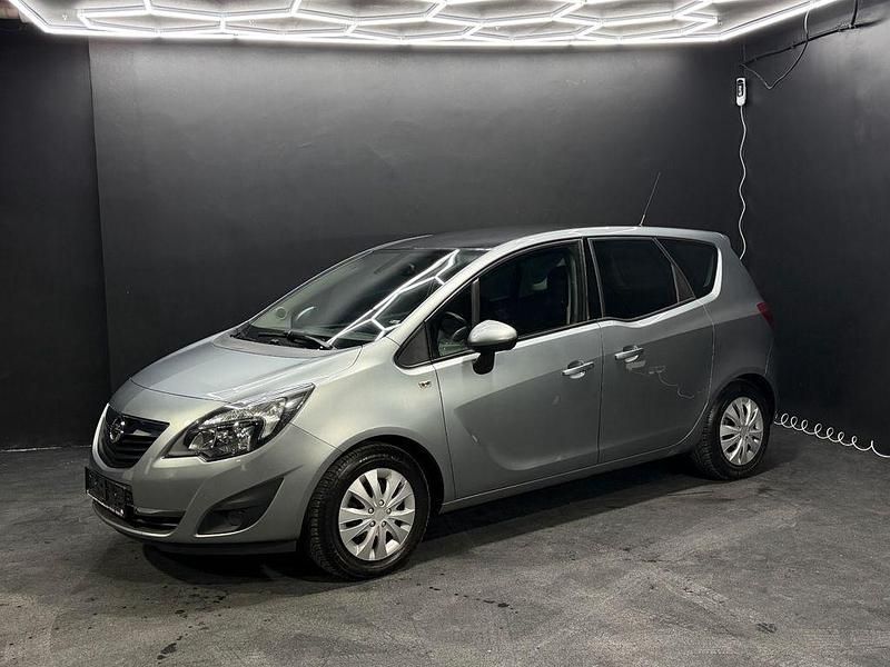 Silber Gebraucht 2012 Opel Meriva Color Edition Van / Kleinbus | 5.350 € (Etwas zu teuer) - Bild 1/4