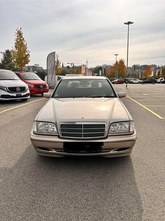 Gold Gebraucht 2000 Mercedes C180 Classic Limousine | 2.700 € (Fairer Preis) - Bild 1/4