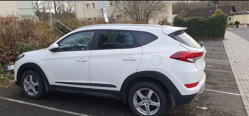 Gebraucht Hyundai Tucson 177 PS (130 kW) 2017 Weiß SUV