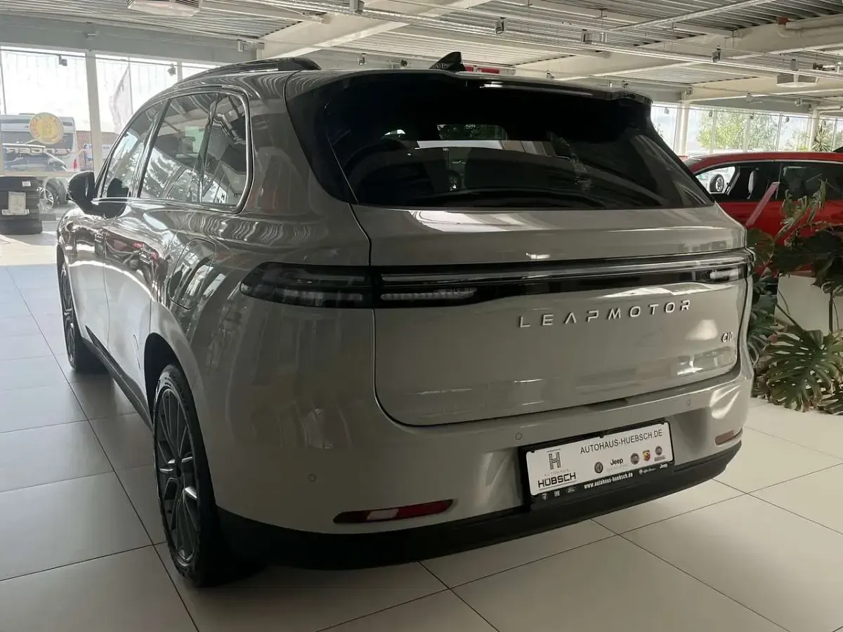 Neu Leapmotor C10 219 kW (299 PS) 2026 Tundra grey SUV