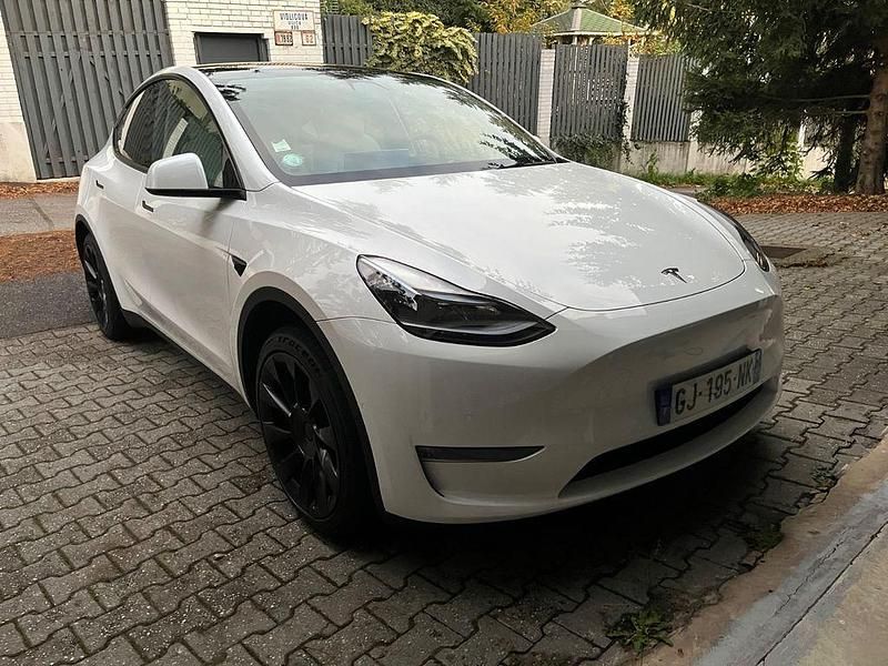 Weiß Gebraucht 2022 Tesla Model Y SUV | 36.900 € (Etwas zu teuer) - Bild 1/4
