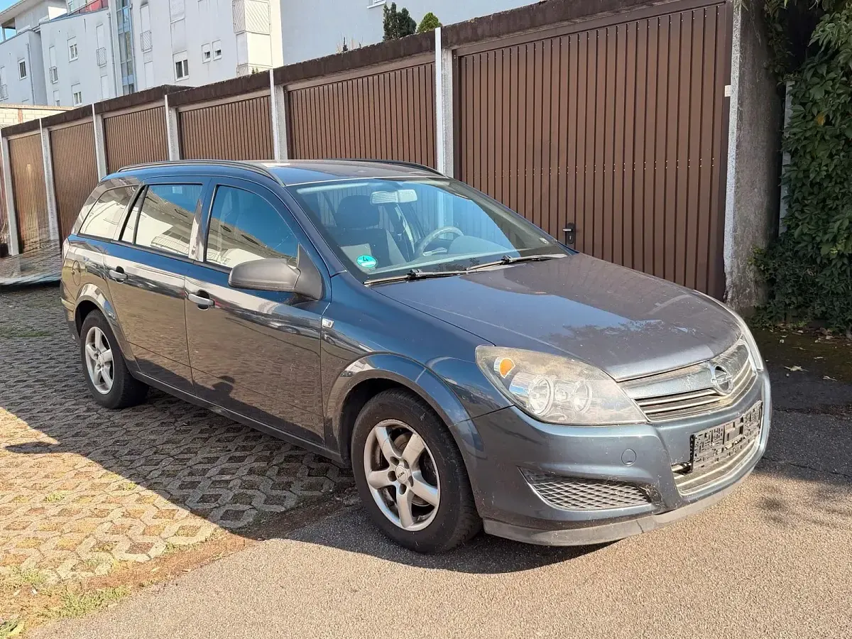 Gebraucht Opel Astra 105 PS (77 kW) 2008 Andere farben Kombi