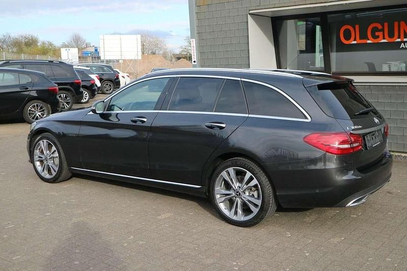 Gebraucht Mercedes C300e Avantgarde 194 PS (142 kW) 2020 Graphitgrau Kombi