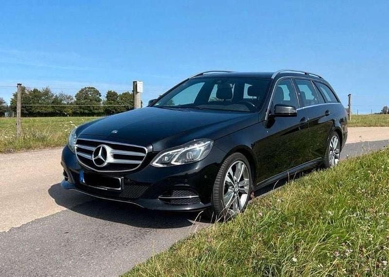 Schwarz Gebraucht 2013 Mercedes E220 Kombi | 10.999 € (Guter Preis) - Bild 1/4