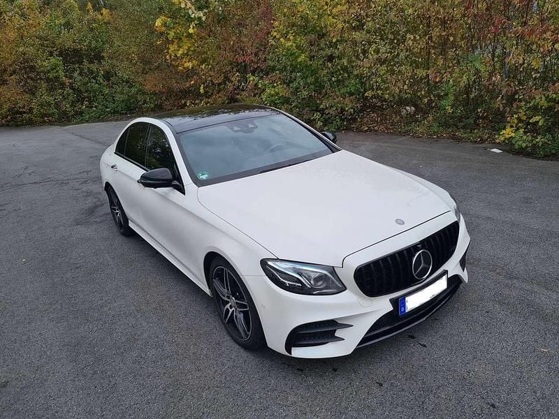 Gebraucht Mercedes E220 AMG 194 PS (142 kW) 2016 Weiß Limousine