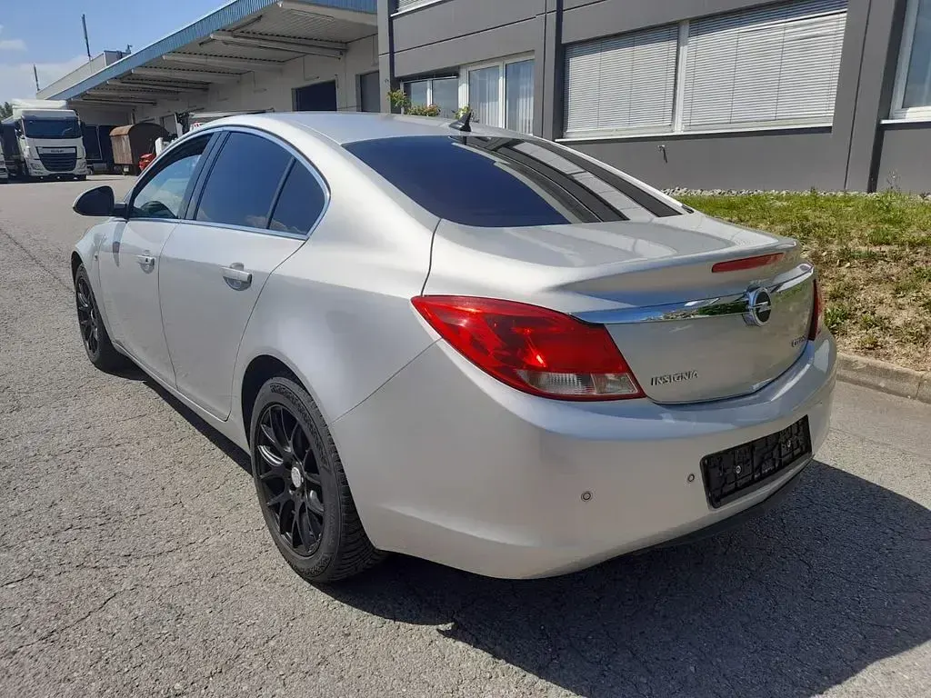 Occasion Opel Insignia 160 ch (117 kW) 2011 Argent Berline