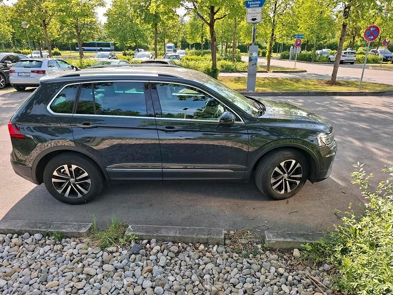 Grau Gebraucht 2019 VW Tiguan IQ Drive SUV | 22.680 € (Superpreis) - Bild 1/4