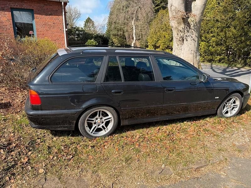 Gebraucht BMW 528 193 PS (141 kW) 1998 Schwarz Kombi