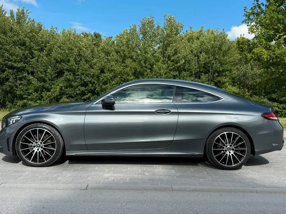 Gebraucht Mercedes C300 AMG 258 PS (189 kW) 2019 Blau Coupé