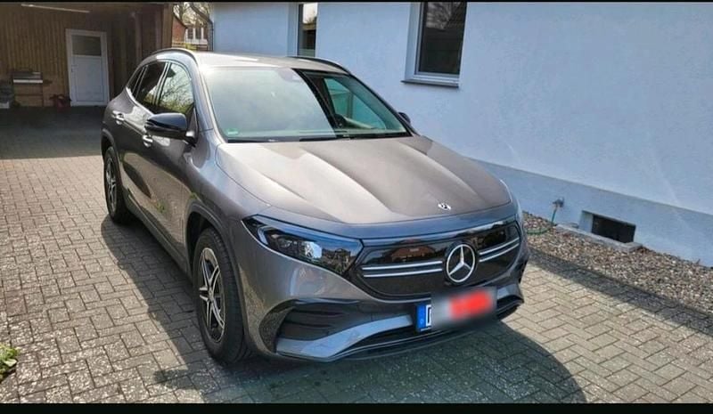 Grau Gebraucht 2022 Mercedes EQA250 AMG line SUV | 29.999 € (Superpreis) - Bild 1/4
