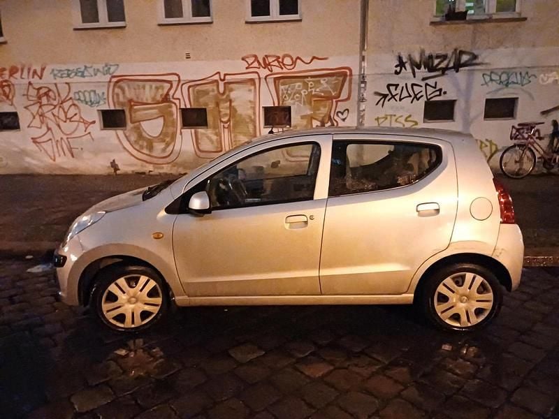 Gebraucht Nissan Pixo 68 PS (50 kW) 2008 Grau Kleinwagen