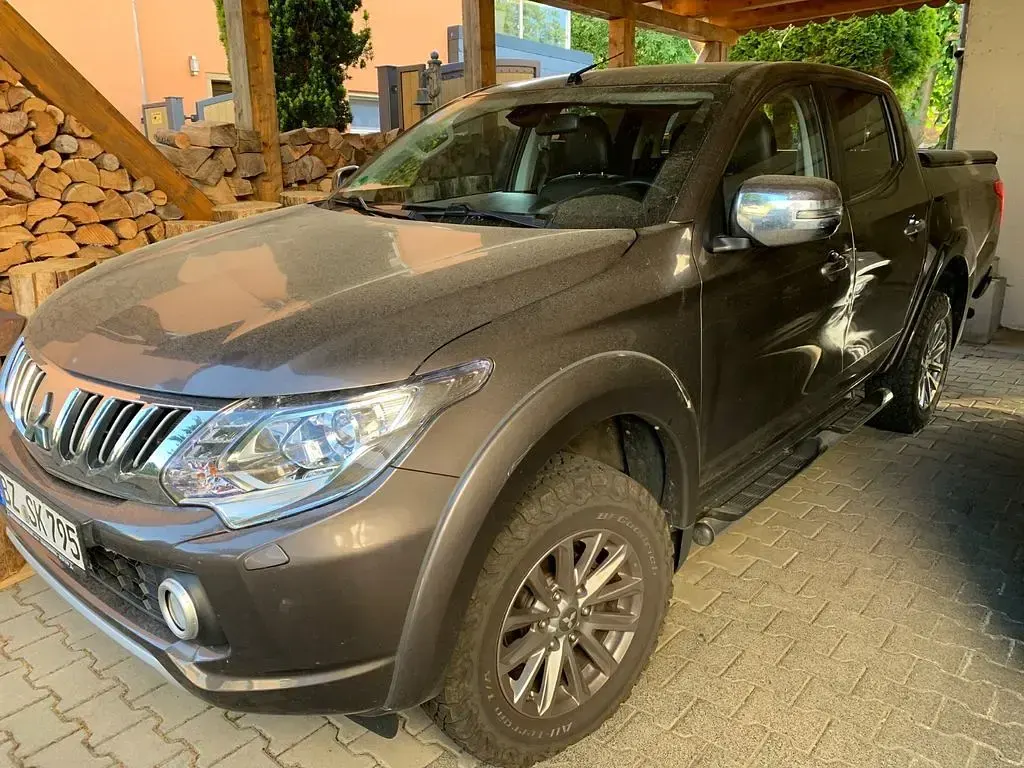 Gebraucht Mitsubishi L200 184 PS (135 kW) 2016 Beige Pickup
