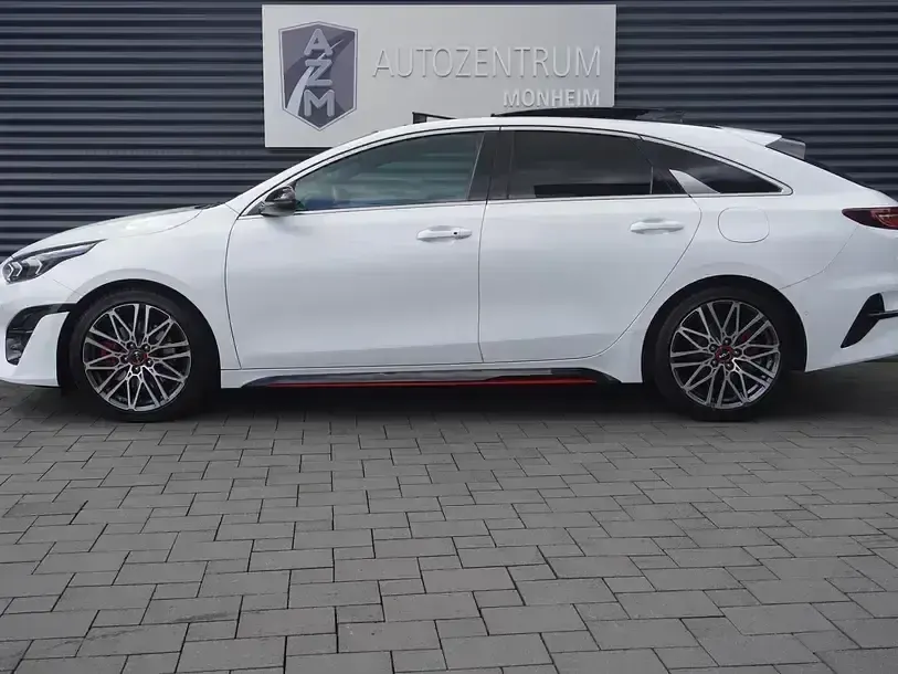 Gebraucht Kia ProCeed GT GT 204 PS (150 kW) 2022 Sonderlackierung deluxeweiß metallic Kleinwagen