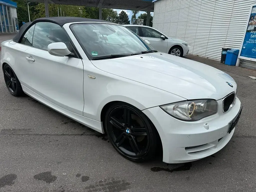 Gebraucht BMW 120 Cabriolet Sport Line 177 PS (130 kW) 2011 Weiß Cabrio